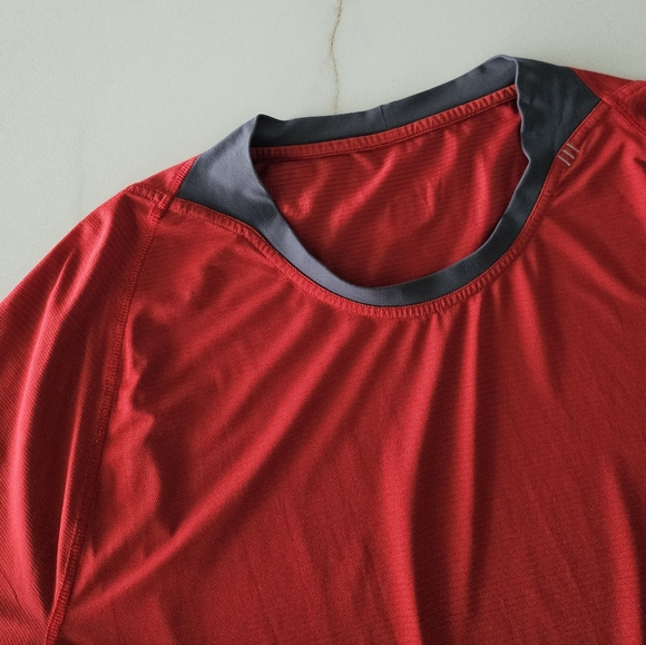 Lululemon Men's Red Crew Swift T-Shirt Classic Octagon Logo Sz XL - Picture 6 of 12